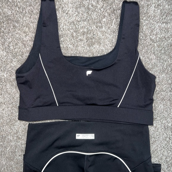 Fabletics leggings and sports bra set - Picture 3 of 4